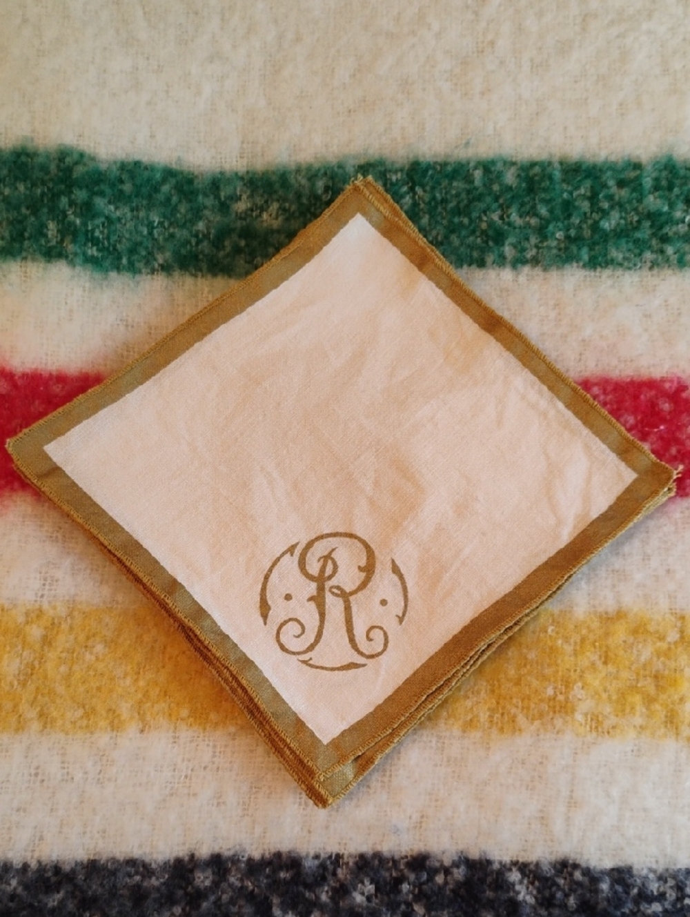 Monogrammed Cream and Gold Linen Napkins(6) - Elegant 'R' Initial